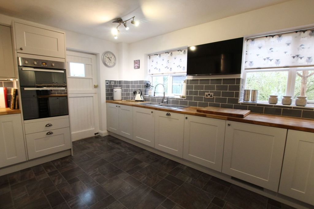 Property photo 2 of 30