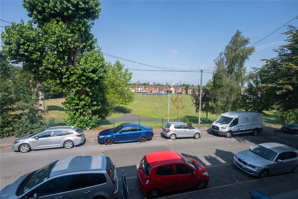 Property photo 2 of 24 Picture No. 16