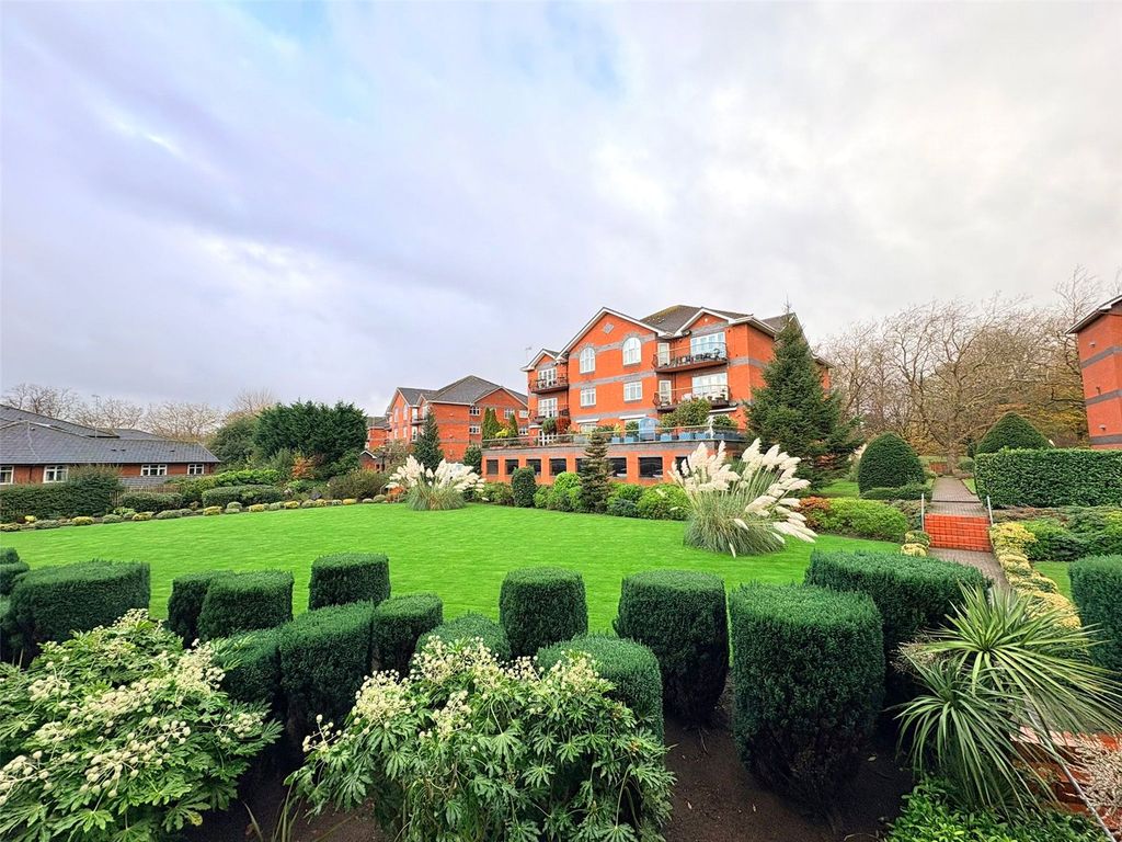 Property photo 1 of 10 Communal