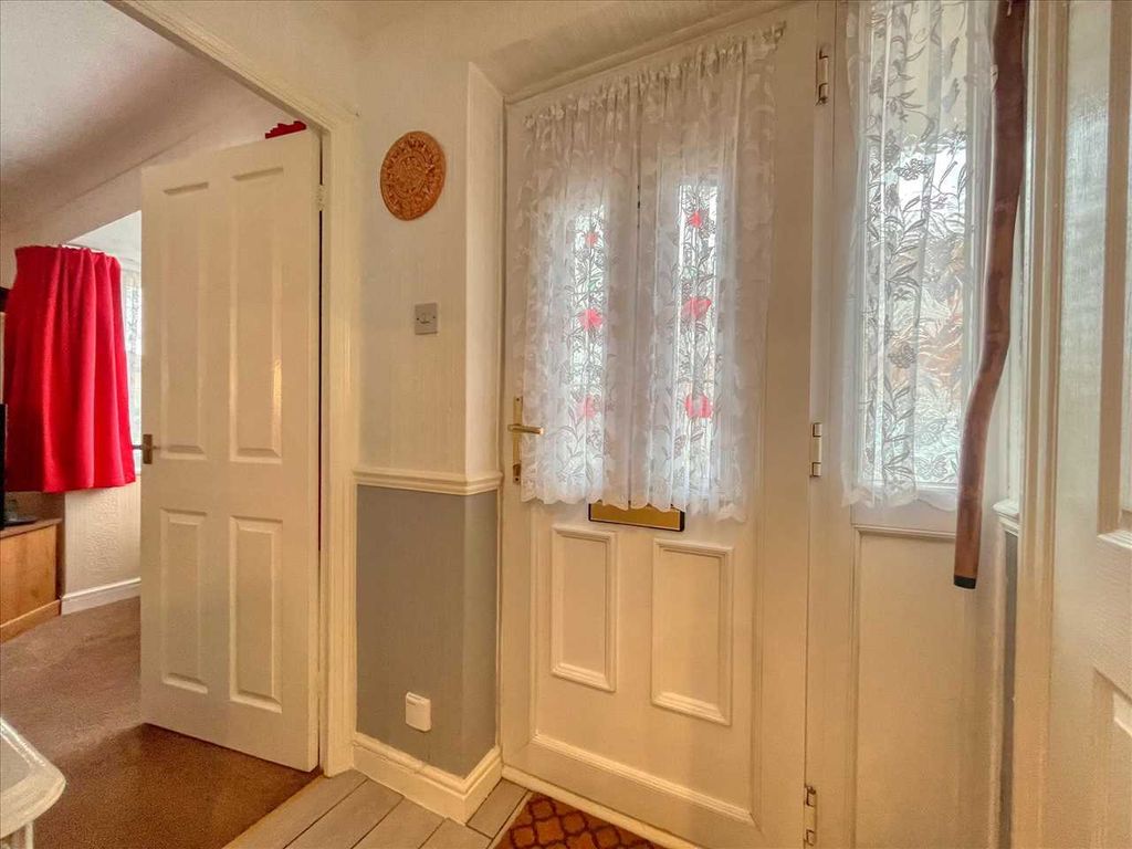 Property photo 3 of 12 Entrance Hall