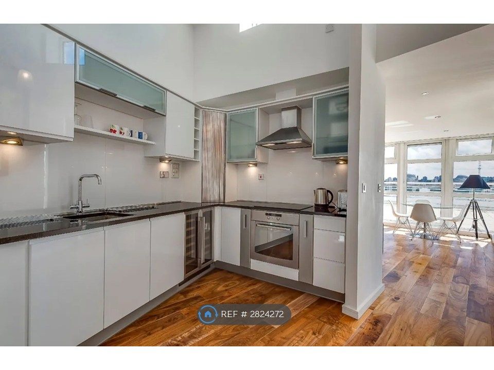 Property photo 3 of 12 Kitchen