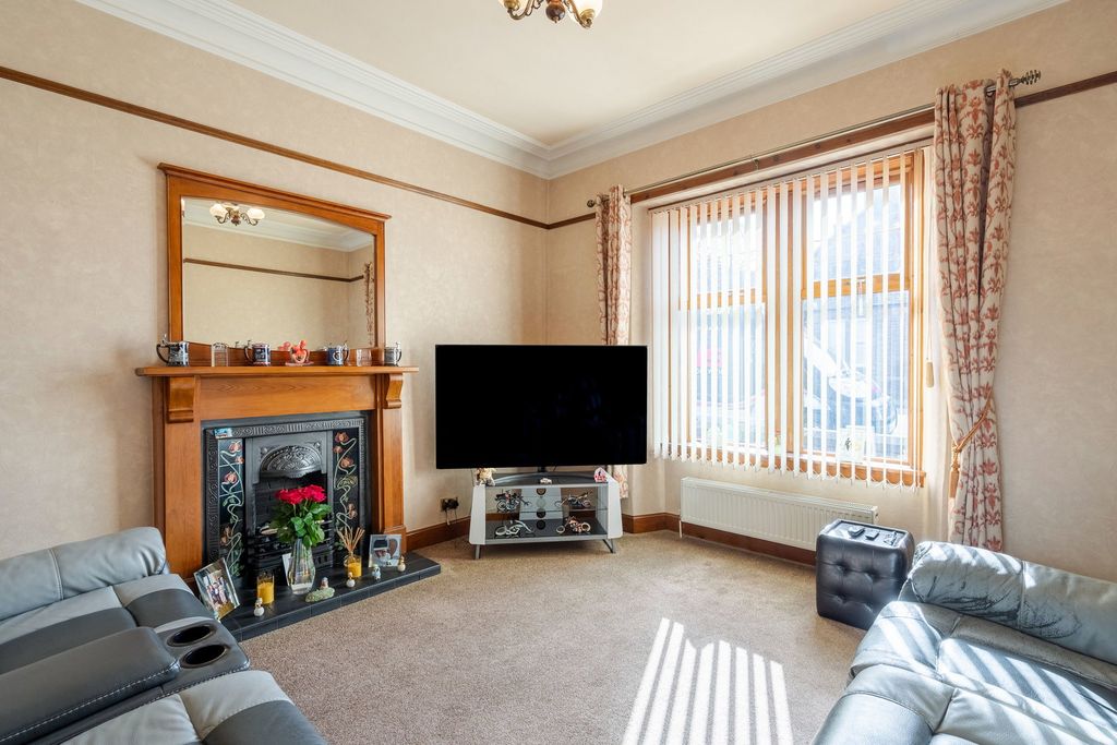 Property photo 2 of 37