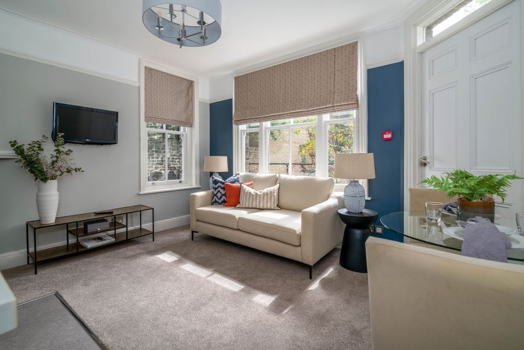 Property photo 1 of 27 Apartment 04 - Photo HQ-2.Jpg