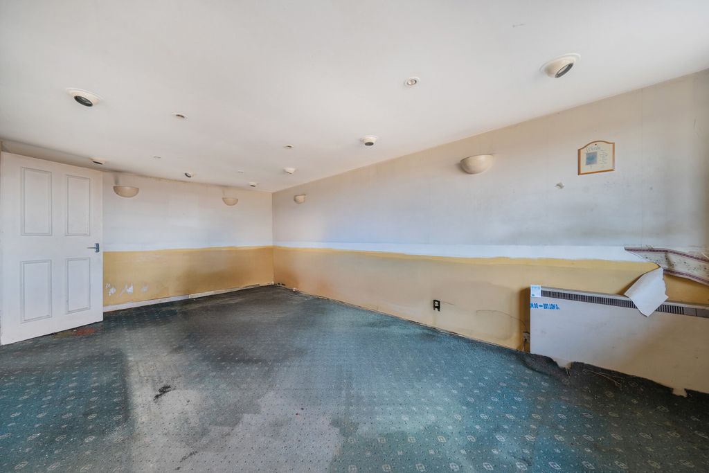 Property photo 2 of 12 Reception