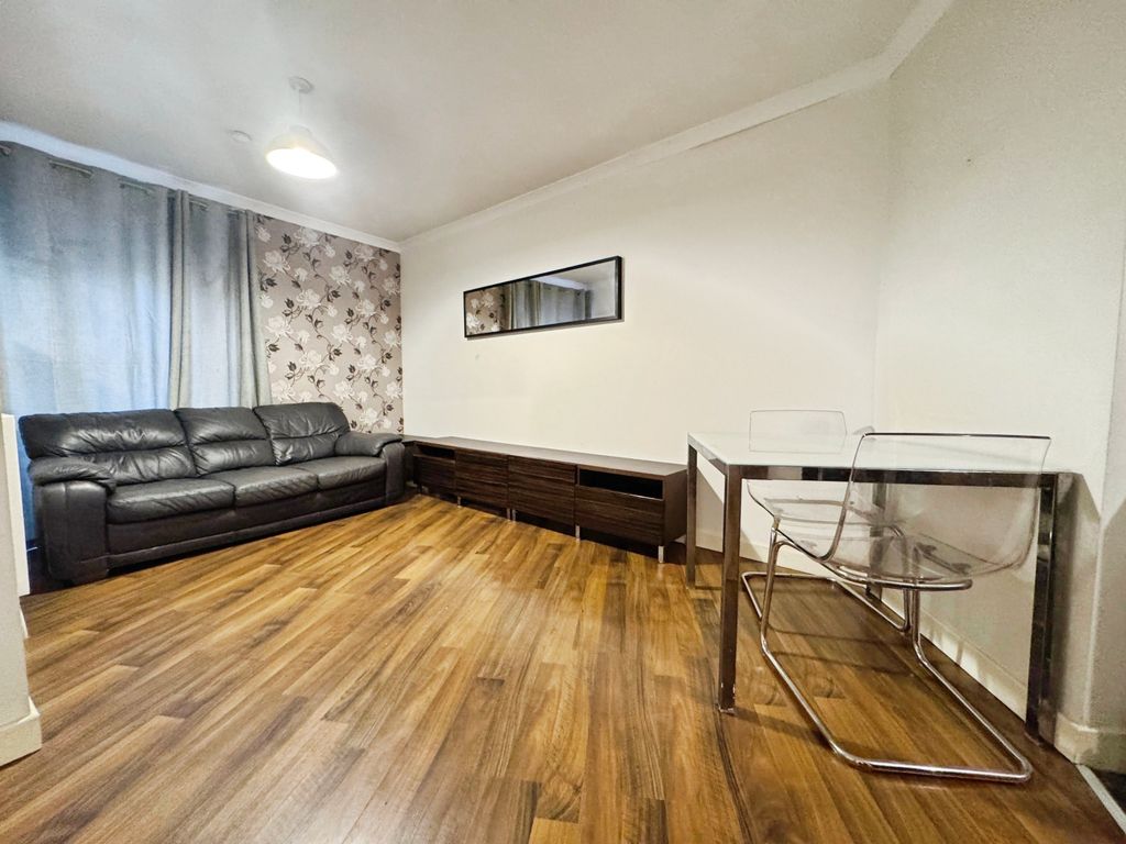 Property photo 2 of 12 Lounge/Dining