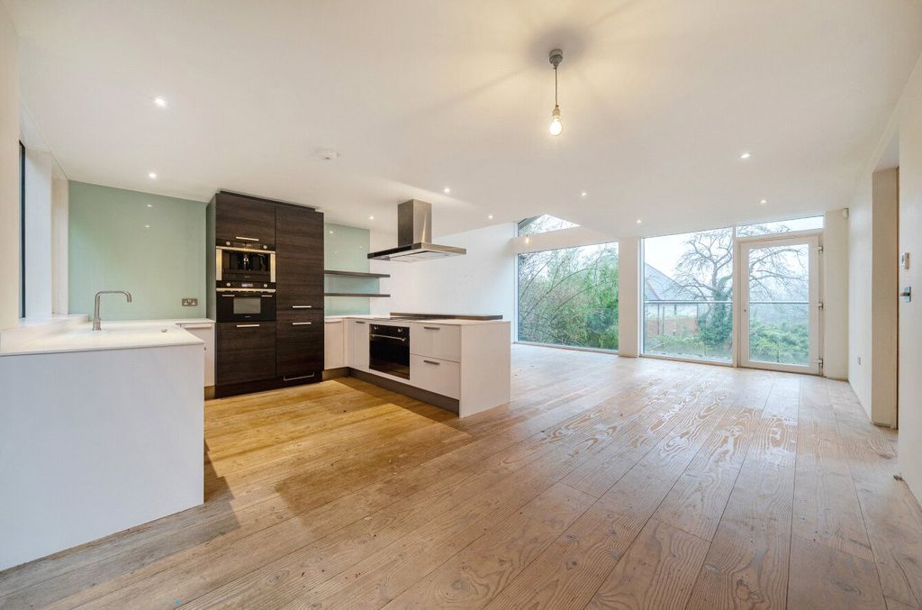 Property photo 2 of 32 Living/Kitchen