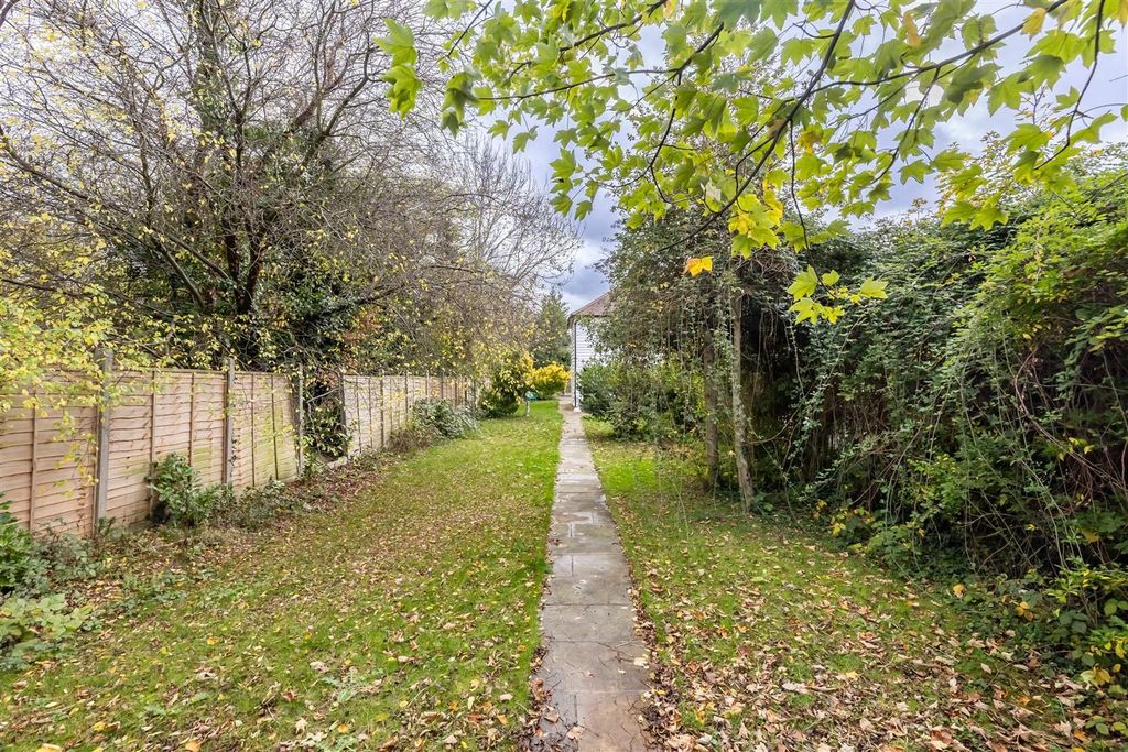 Property photo 2 of 16 209 Manor Rd (17).Jpg