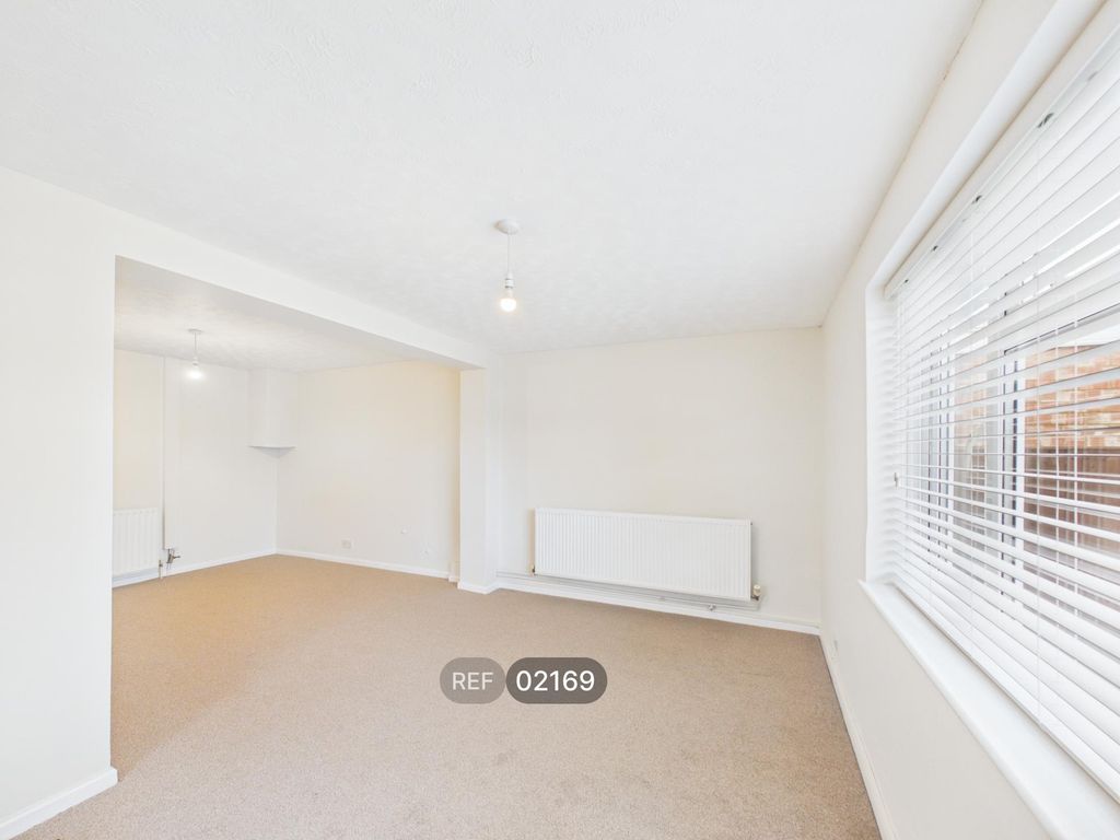 Property photo 3 of 14 Living Room