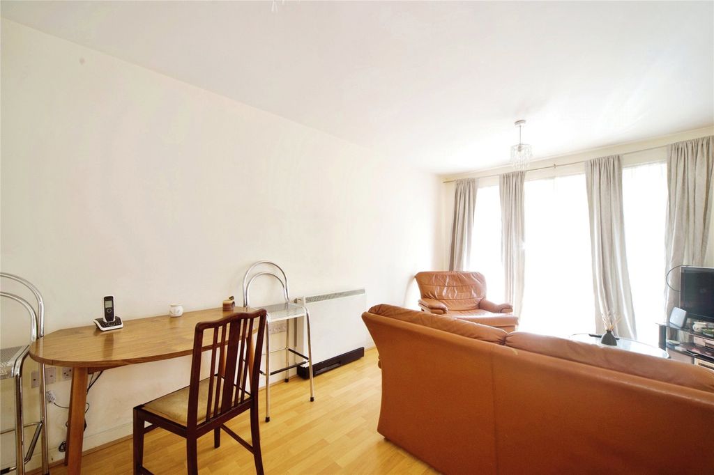 Property photo 3 of 16 Picture No. 11