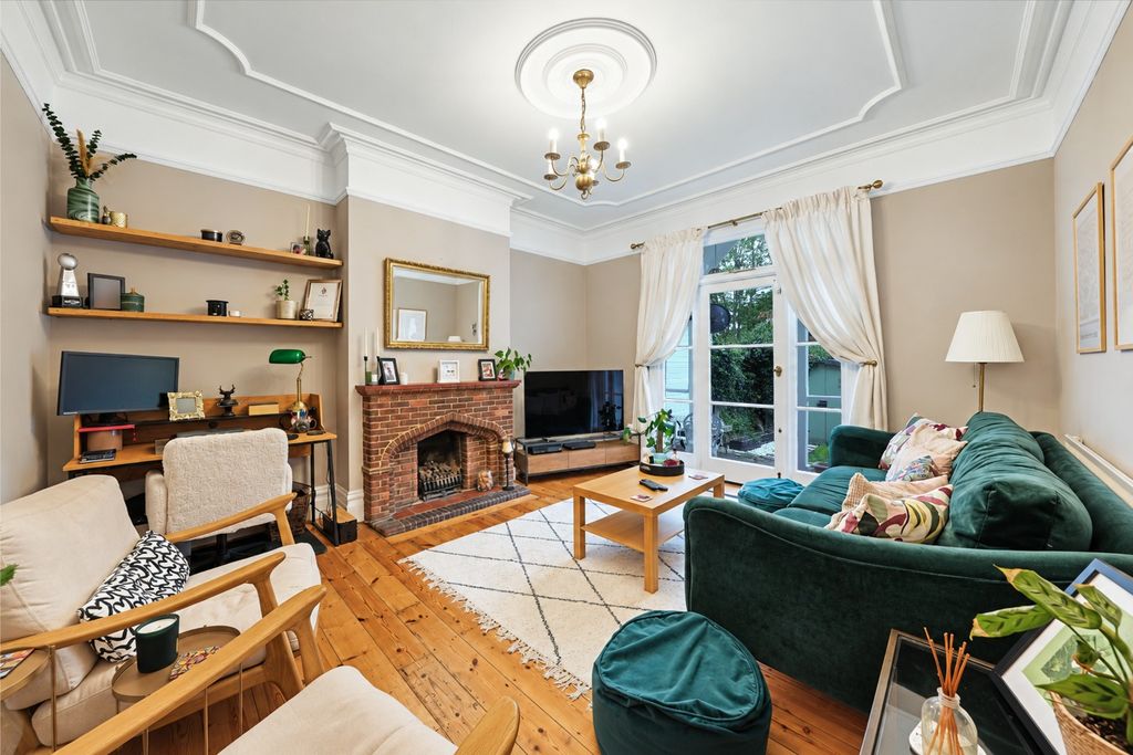 Property photo 2 of 16 5596232