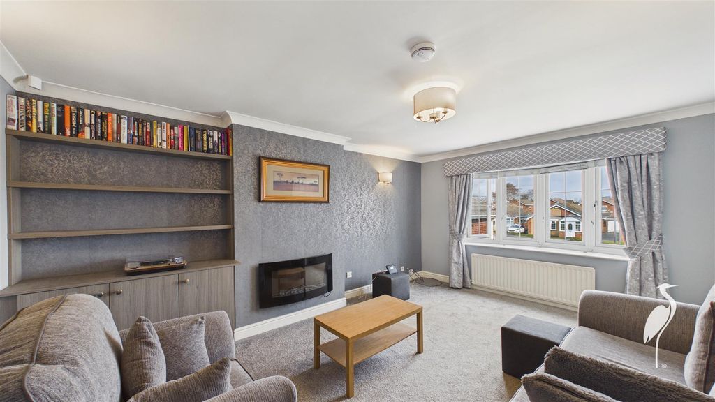 Property photo 2 of 21 Lounge