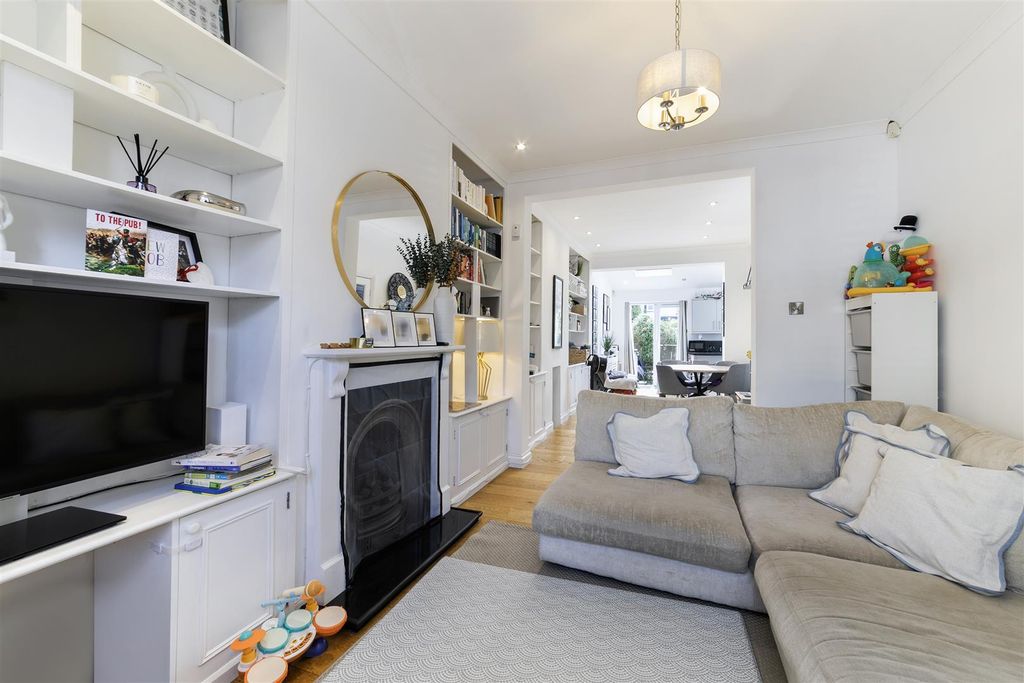 Property photo 2 of 12 Kingsley Road