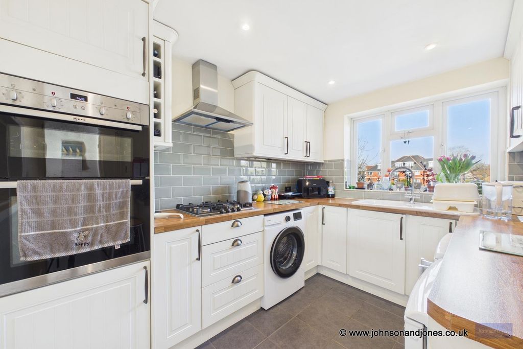 Property photo 3 of 17 3 Kitchen.Jpg