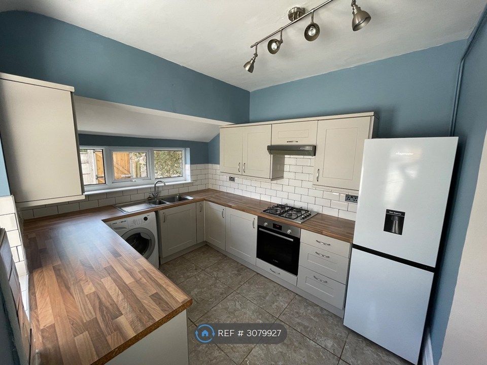 Property photo 2 of 8 Kitchen