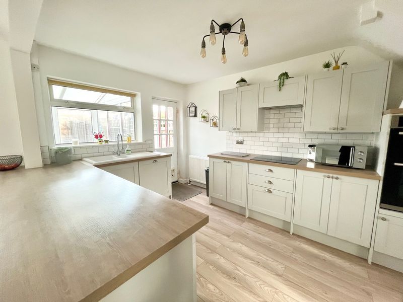 Property photo 2 of 17 Kitchen