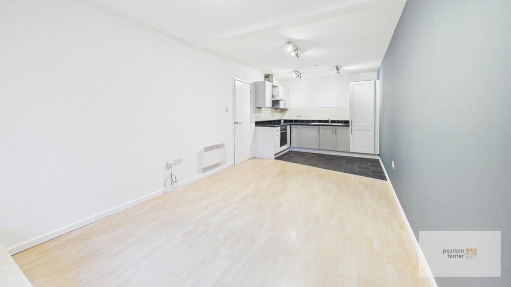 Property photo 3 of 8 Lounge &amp; Kitchen