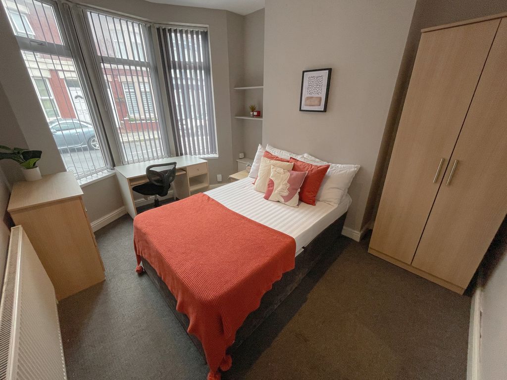 Property photo 1 of 7 35 Southdale(5)