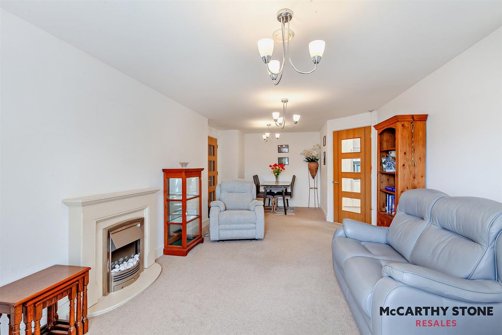 Property photo 3 of 20 8614561-Interior06-800.Jpg