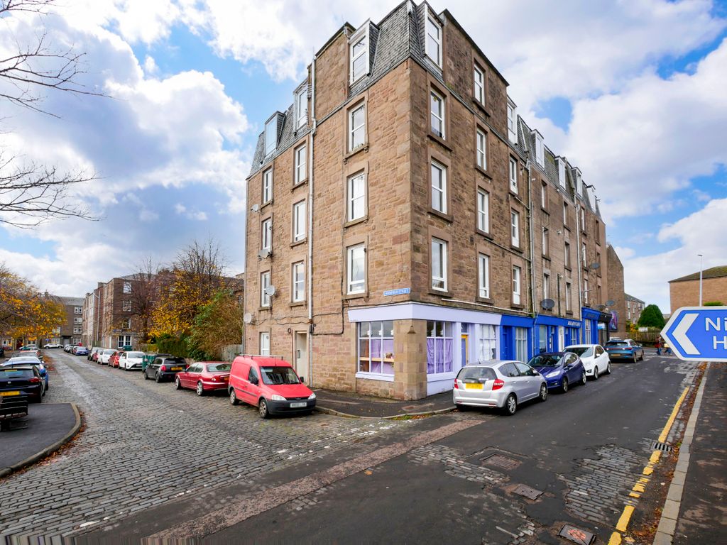 Property photo 1 of 10 Front