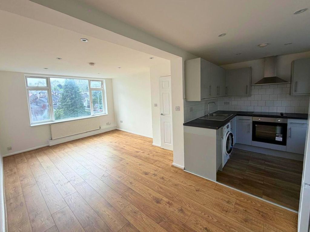 Property photo 1 of 6 Kitchen