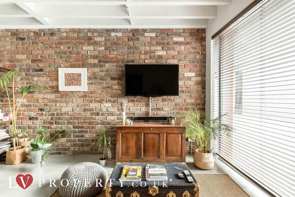 Property photo 2 of 15 2l.Jpg