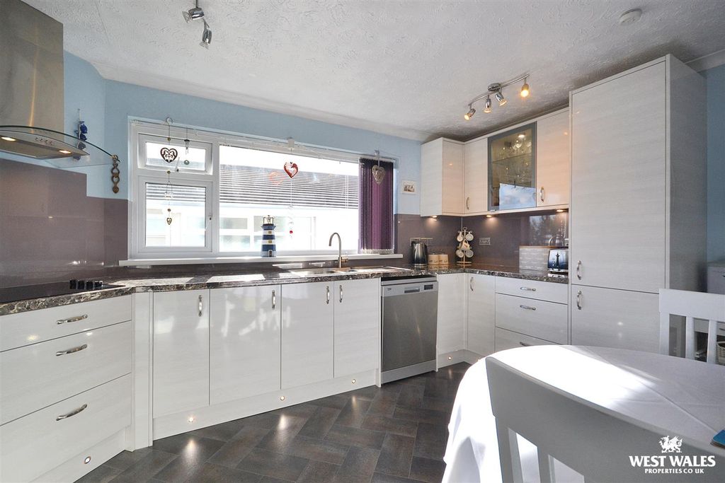 Property photo 3 of 22 3