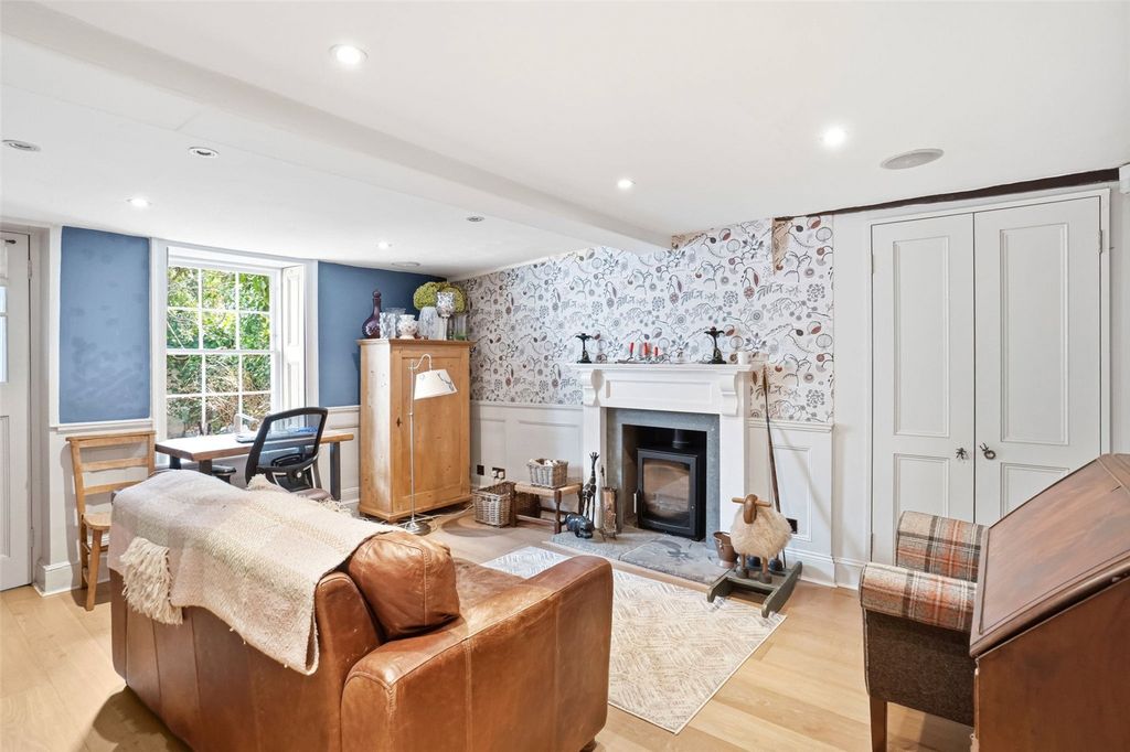 Additional image 4 of 5 bed semi-detached house for saleThames Street, Hampton TW12