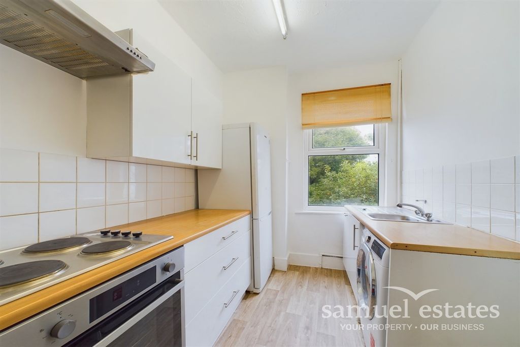 Property photo 2 of 14 Kitchen