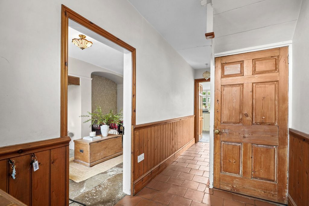 Property photo 3 of 36