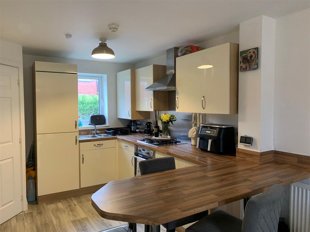 Property photo 2 of 8 Kitchen.Jpg