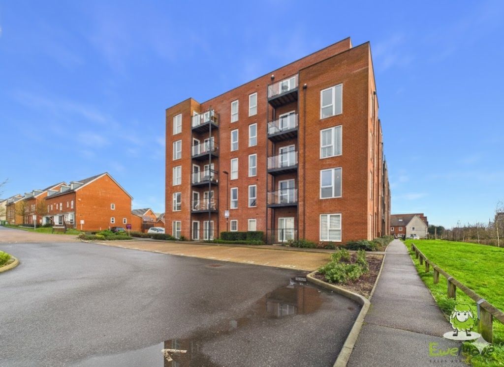 Property photo 1 of 15 Ewemove Estate Agents Basingstoke - Lambert Court