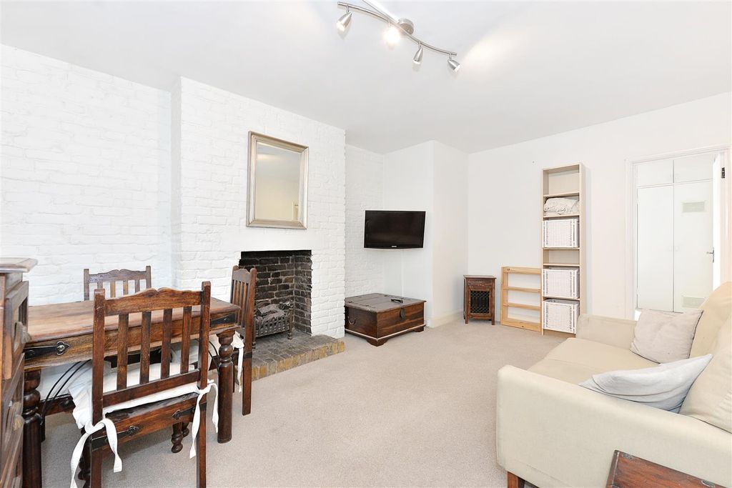 Property photo 3 of 8 3