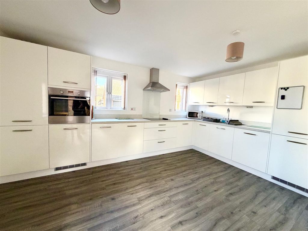 Property photo 3 of 24 Kitchen/Breakfast Room