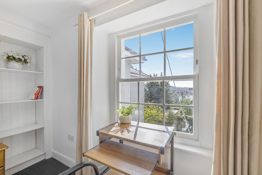 Property photo 2 of 13 0004