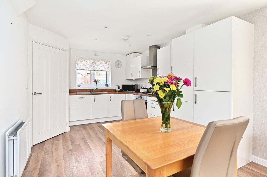 Property photo 3 of 12 Kitchen