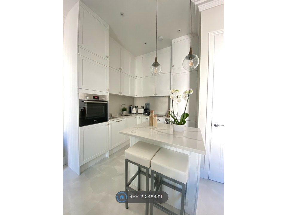 Property photo 3 of 7 Kitchen Island