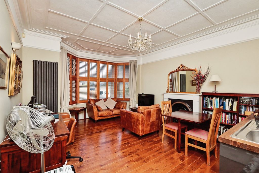 Property photo 2 of 18