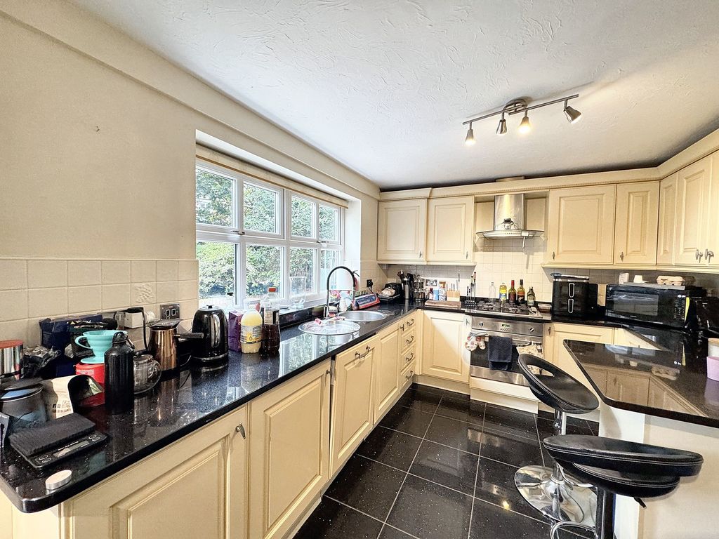 Property photo 3 of 42