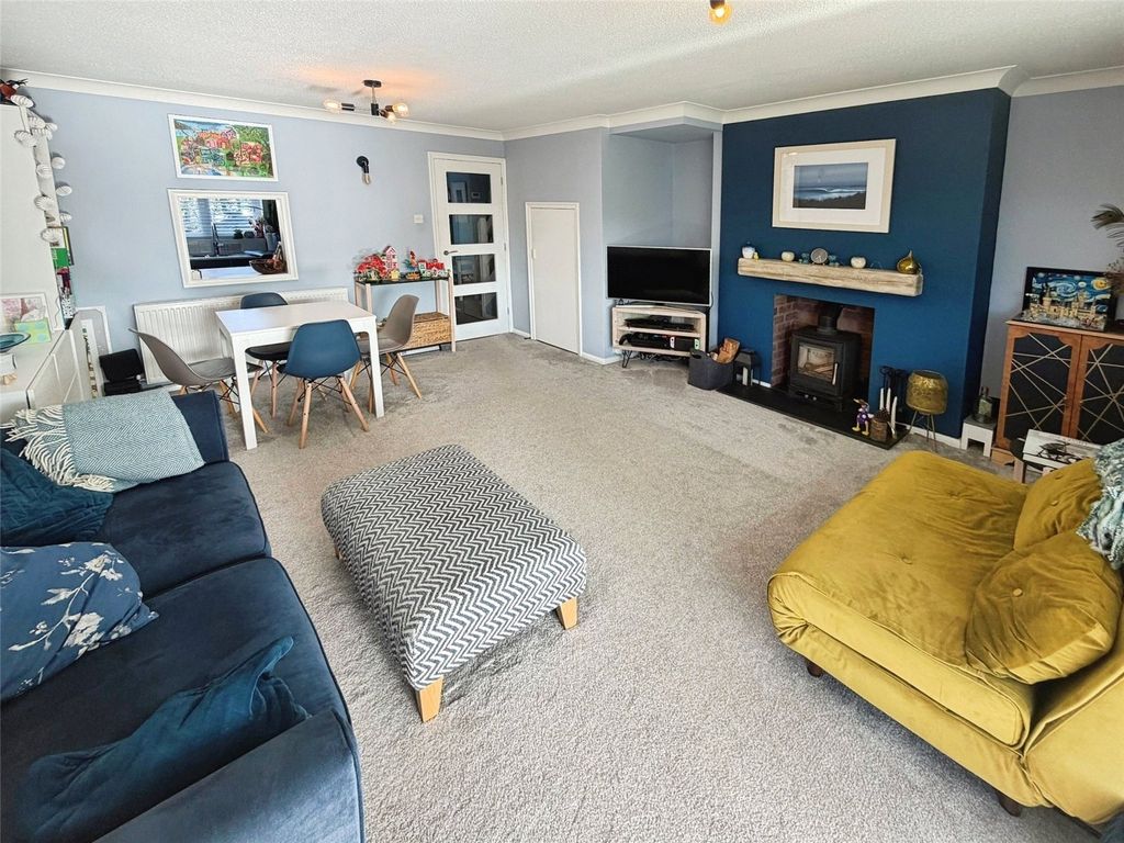 Property photo 2 of 14 Lounge