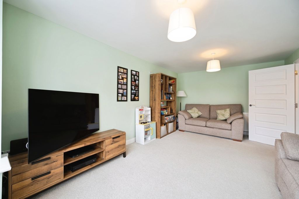 Property photo 3 of 18 Pbox-Img.Jpg