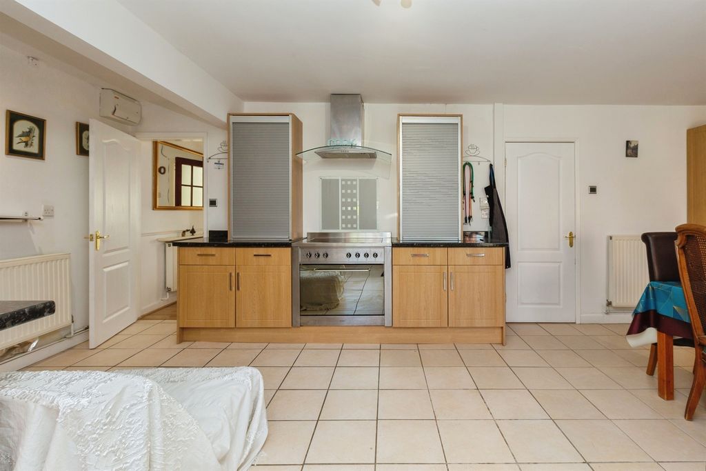 Property photo 3 of 21