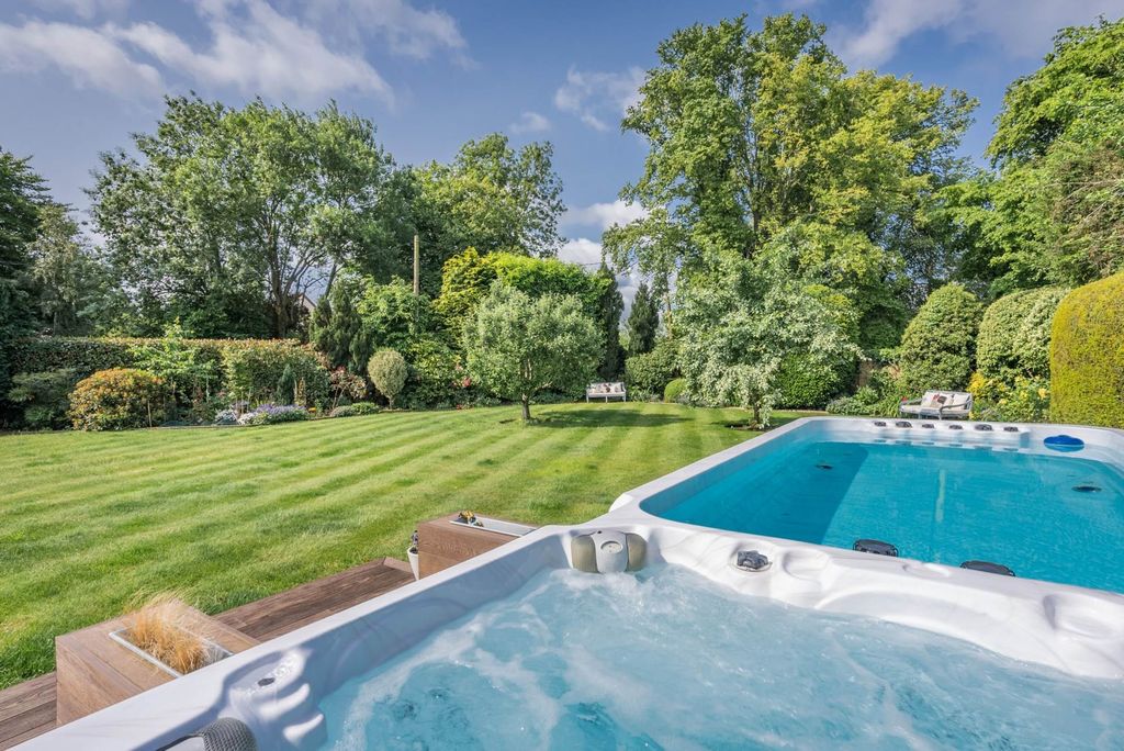 Property photo 2 of 34