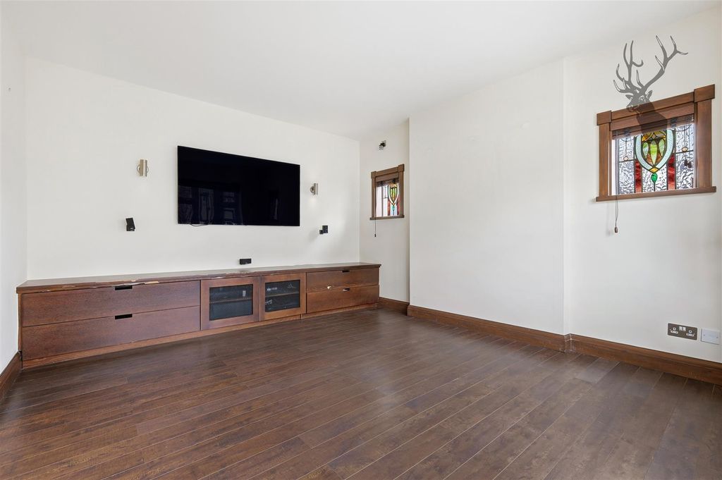 Property photo 2 of 34