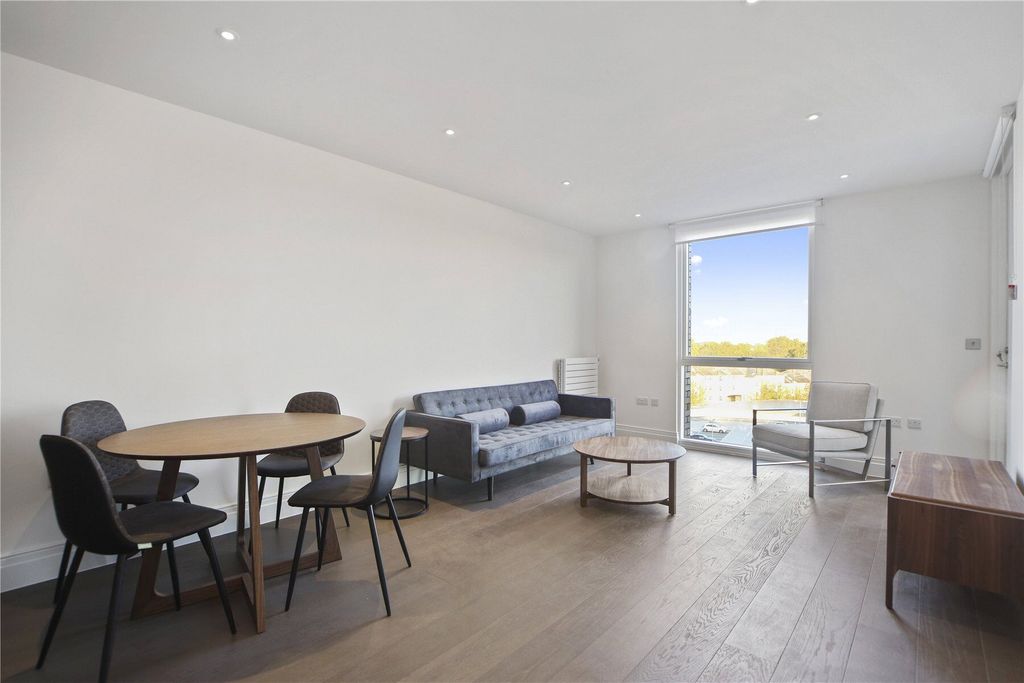 Property photo 1 of 18 Hamond Court