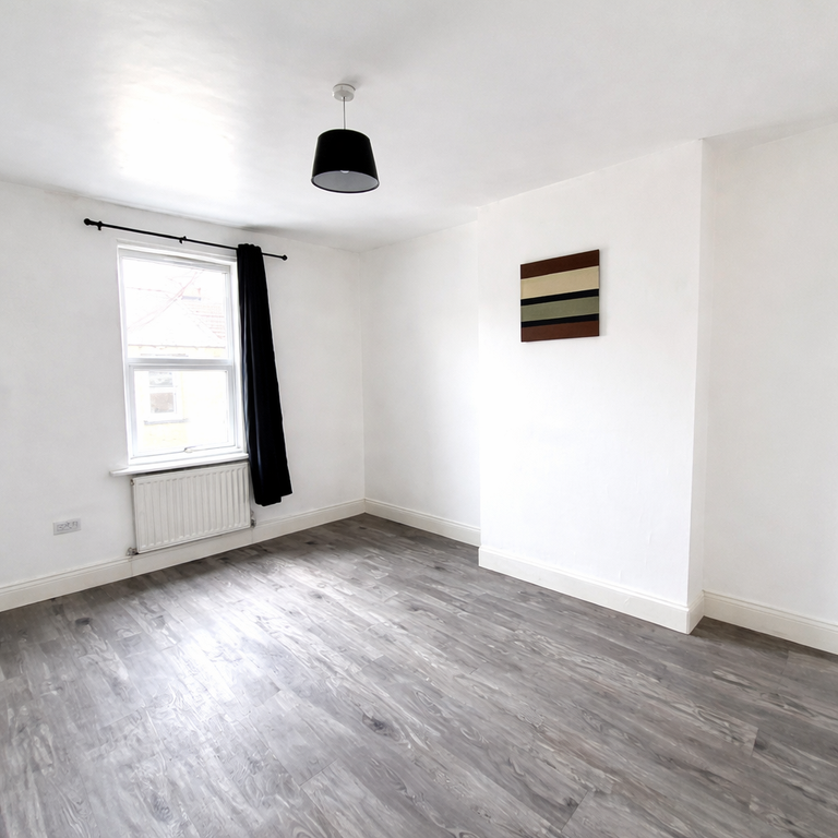 Property photo 2 of 9 Gallery