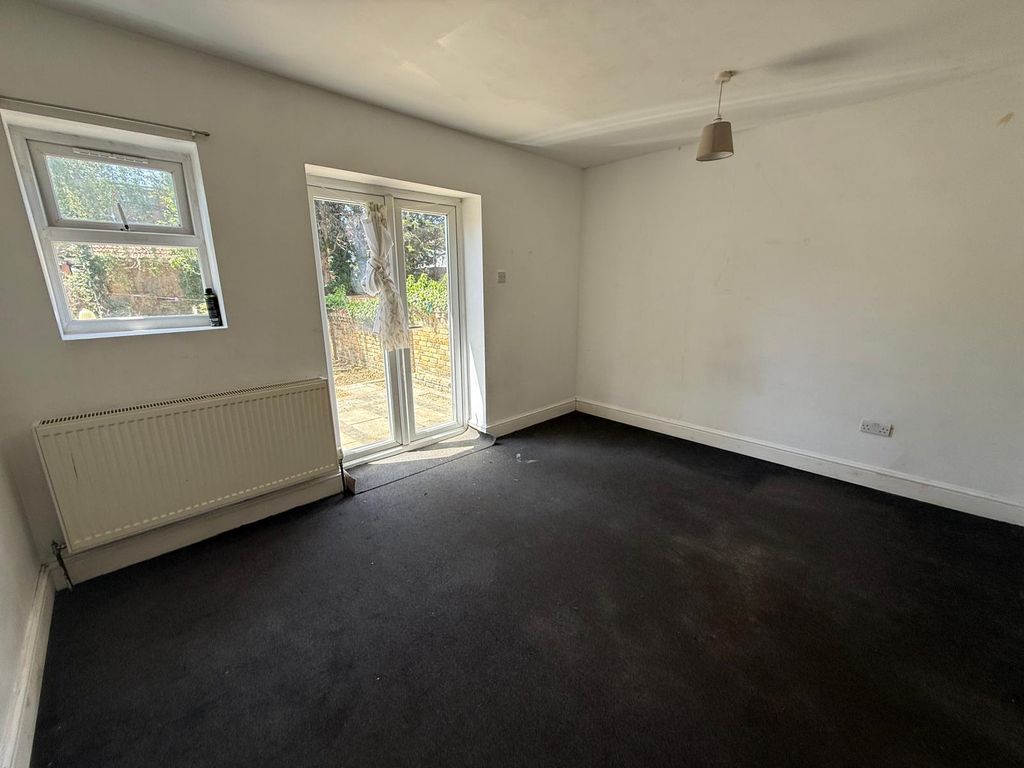 Property photo 2 of 9 Gallery