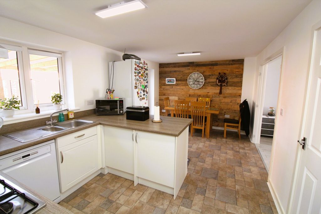 Property photo 2 of 34 Img_3858