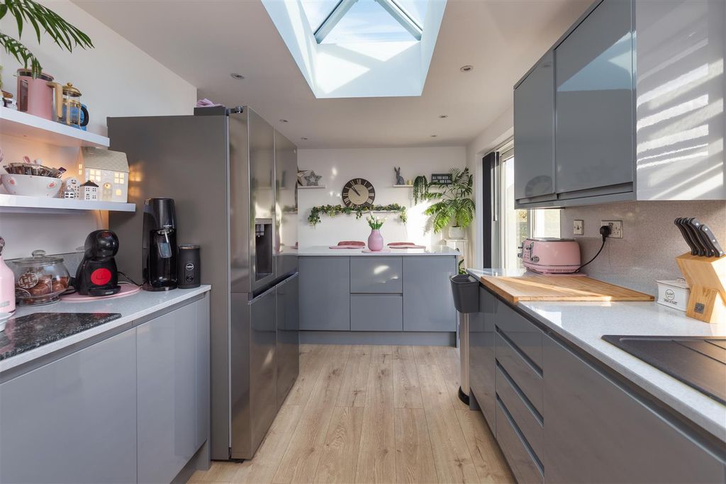 Property photo 2 of 23