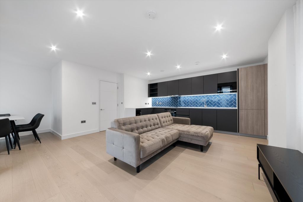 Property photo 1 of 14 Image