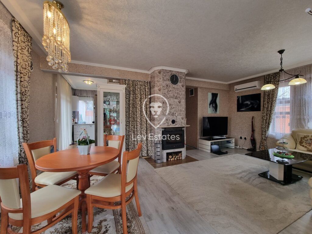 Property photo 3 of 19